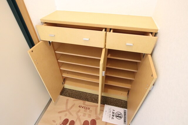物件内観写真12　(玄関　下駄箱)