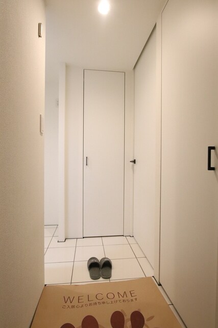 物件内観写真12　(玄関スペース)