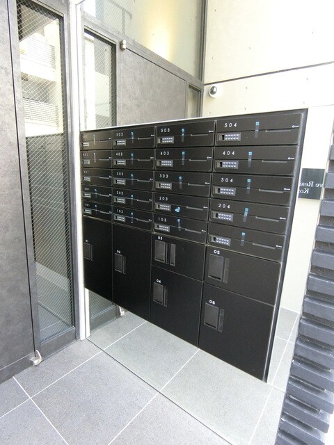 物件外観写真6　(集合ポスト・宅配BOX)