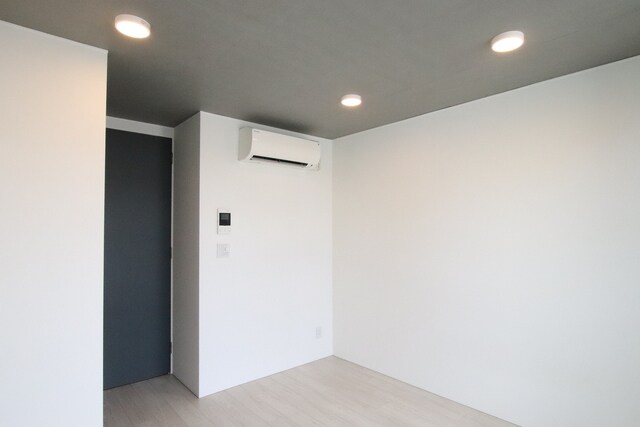 物件内観写真19　(★別室過去募集時参考写真。洋室6.8帖)