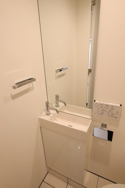 物件内観写真20　(トイレ　手洗い場)