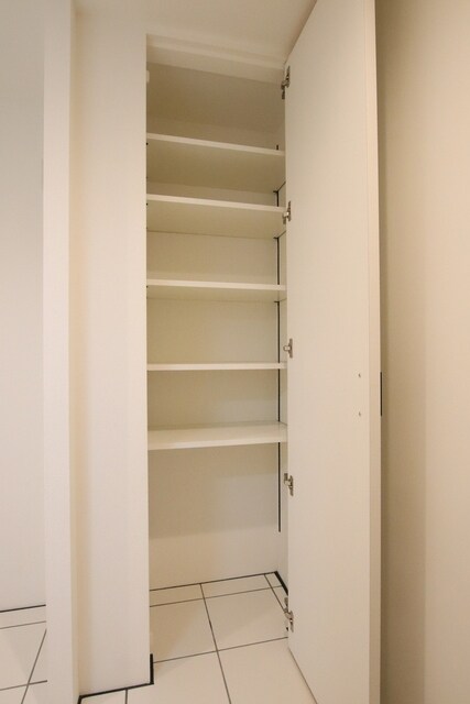 物件内観写真20　(廊下　収納)