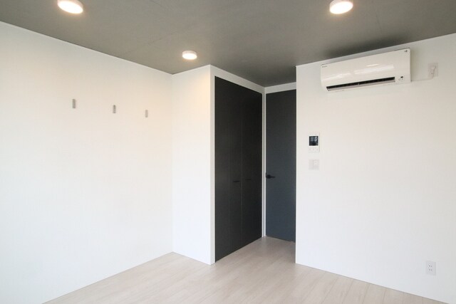 物件内観写真25　(★別室過去募集時参考写真。洋室6.8帖)