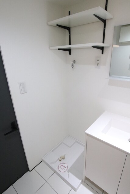 物件内観写真28　(★別室参考写真です。洗濯機置き場)