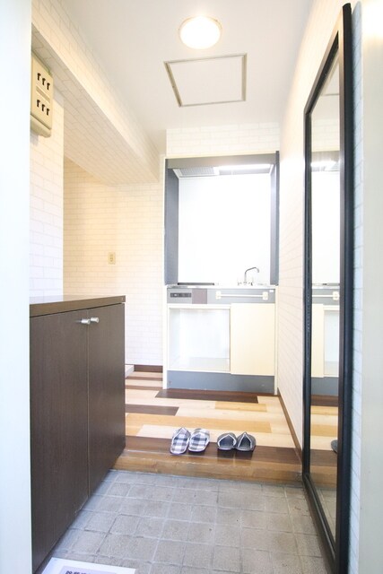 物件内観写真9　(玄関スペース)