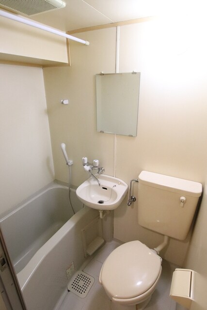 物件内観写真10　(3点ユニットバス)