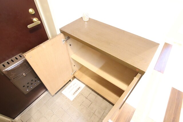 物件内観写真11　(玄関　下駄箱)