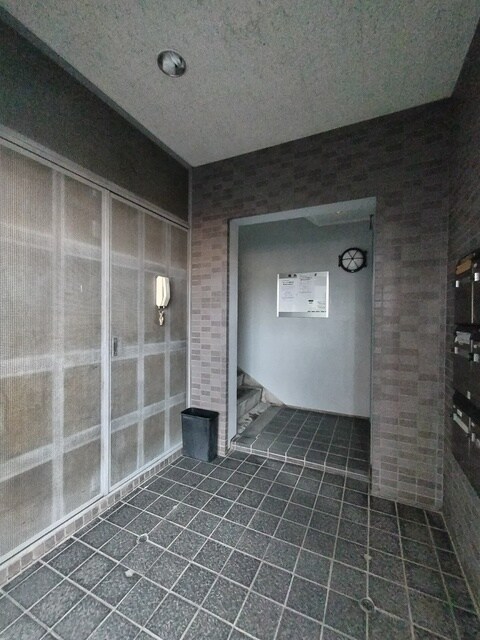 物件外観写真5　(エントランス内)