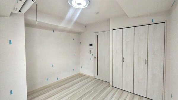 居室(白を基調とした明るいお部屋♪※クリーニング前写真となります。)