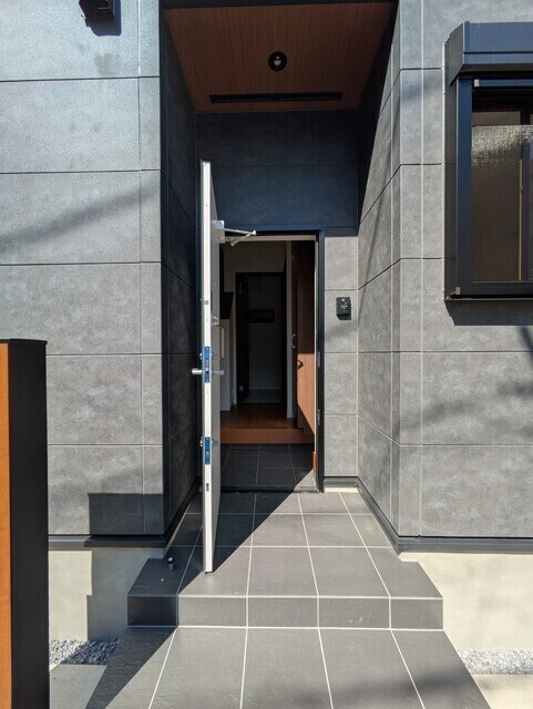 イシス・ルーチェのエントランス(お部屋の入口★)