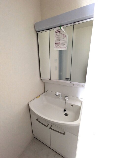 イシス・ルーチェの洗面所(忙しい朝に便利な洗髪洗面化粧台♪)