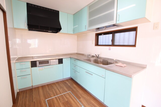 物件内観写真6　(使いやすいL字型キッチン♪※クリーニング前写真です。)