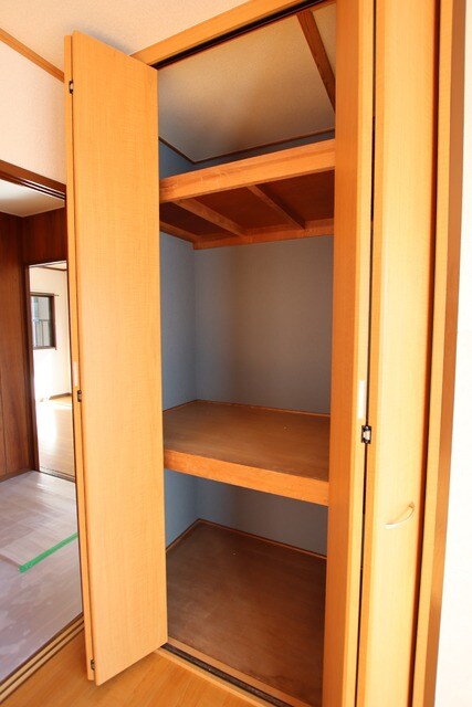 物件内観写真10　(2階洋室の収納スペース♪※クリーニング前写真です。)