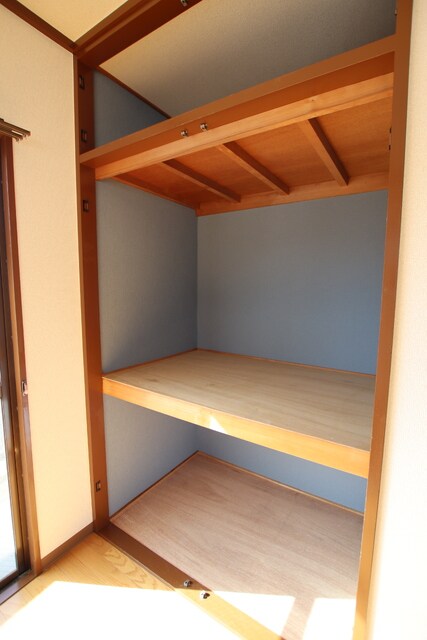 物件内観写真11　(2階洋室の収納スペース♪※クリーニング前写真です。)