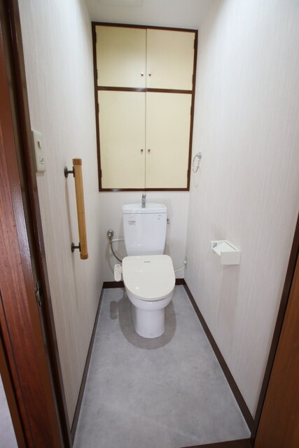 物件内観写真18　(洗浄便座付きの1階トイレ♪※クリーニング前写真です。)