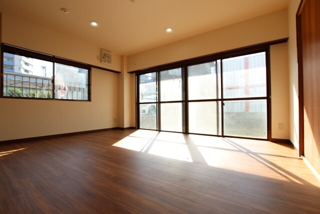 物件内観写真20　(ご家族団らんの場所になります♪※クリーニング前写真です。)