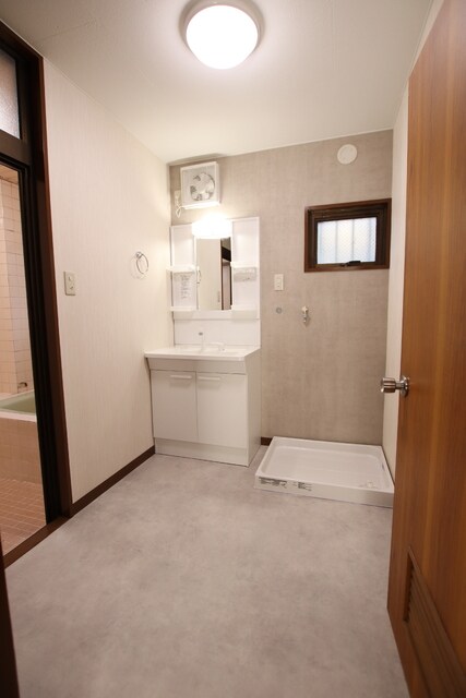 物件内観写真27　(洗面脱衣スペース♪※クリーニング前写真です。)