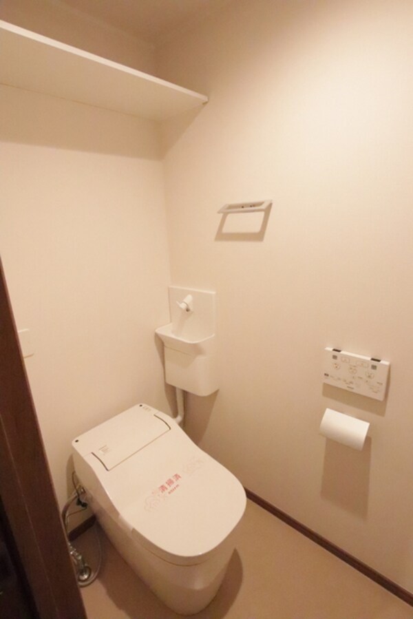 トイレ(温水洗浄便座付きのトイレです♪)