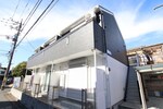 ★2階建ての南向きアパート★