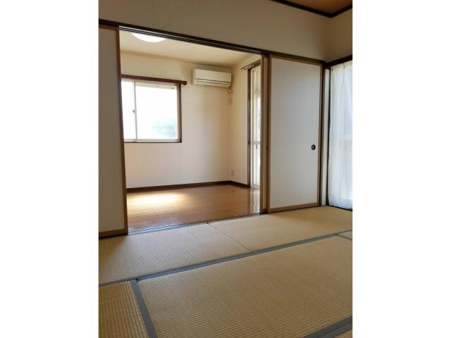 物件内観写真15　(和室からＬＤＫ)