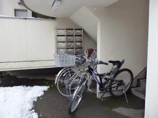 物件外観写真3　(集合ポスト)