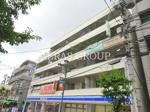 オークビル外観写真
