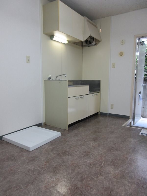 物件内観写真5　(ダイニングキッチン4.5帖（1）)