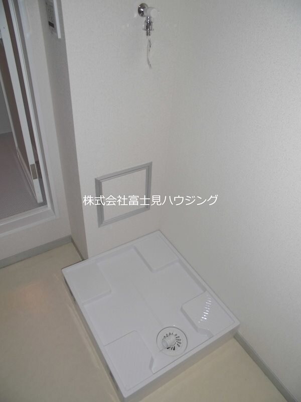 物件内観写真9　(洗濯機置場)