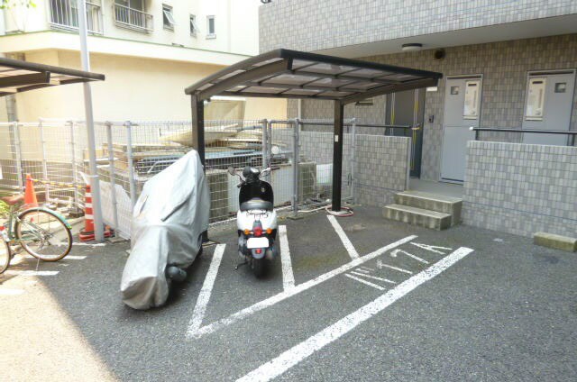 物件内観写真12　(バイク置場)