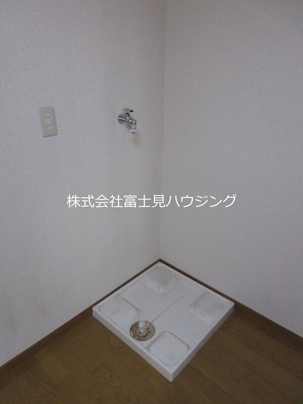 物件内観写真18　(室内洗濯機置場)