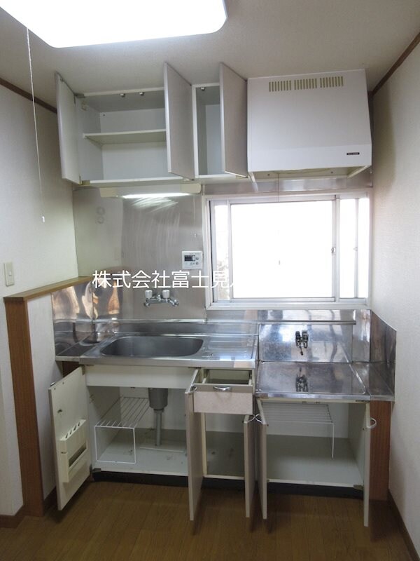 物件内観写真19　(キッチン収納)