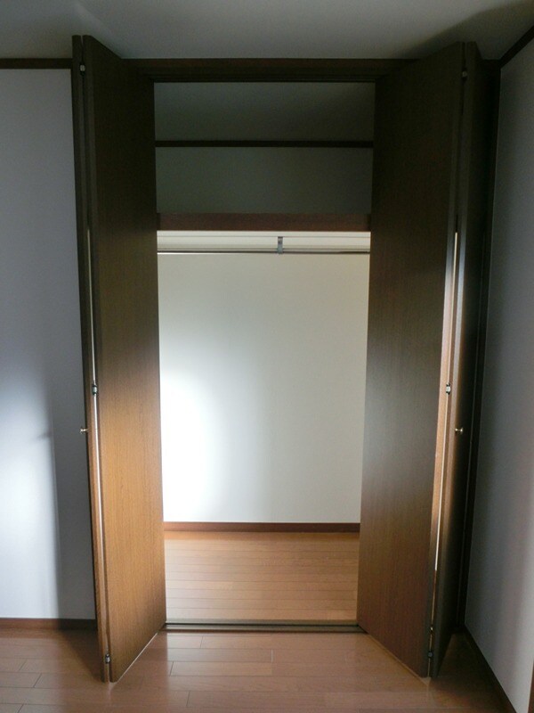 物件内観写真9　(大型クローゼット)