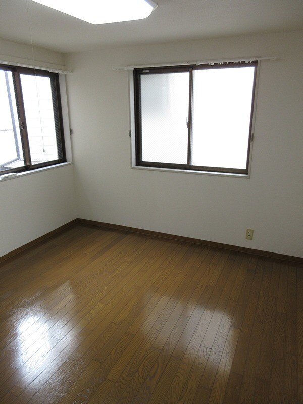 物件内観写真8　(洋室約6帖間)