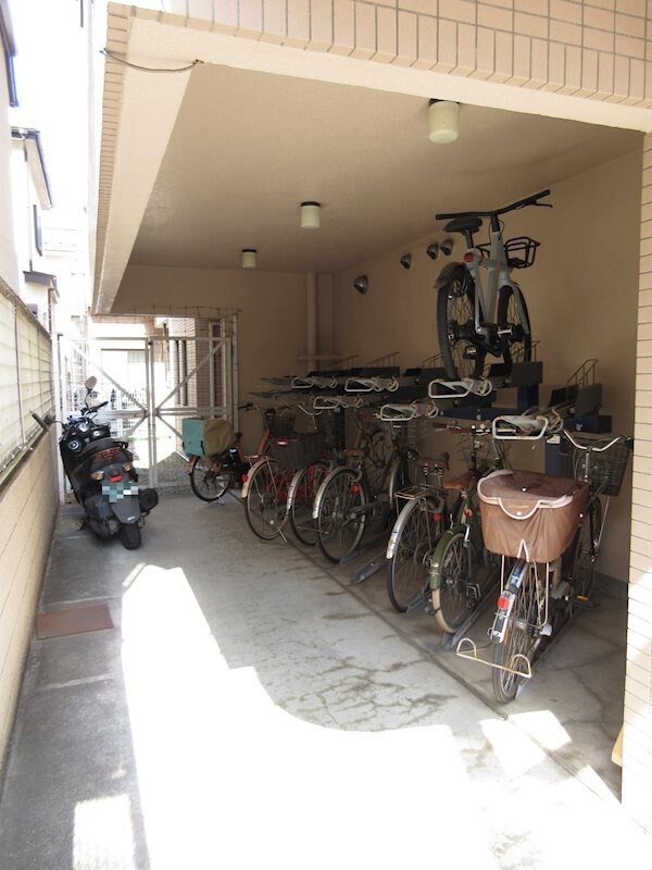 物件内観写真11　(駐輪場)