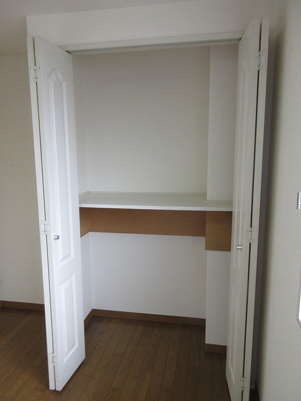 物件内観写真17　(収納（洋室約5帖間部）)