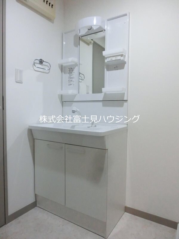 物件内観写真3　(独立洗面脱衣所・シャンプードレッサー)