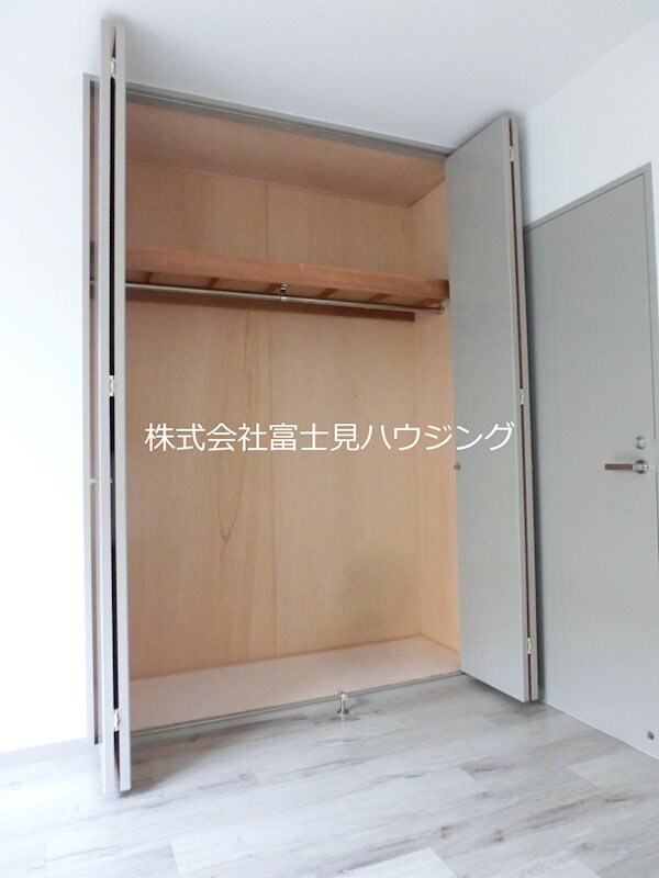 物件内観写真12　(洋室（1）クローゼットＯＰＥＮ)