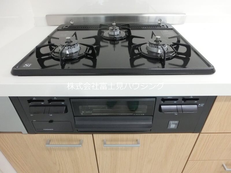 物件内観写真17　(３口グリル付ガスコンロ)