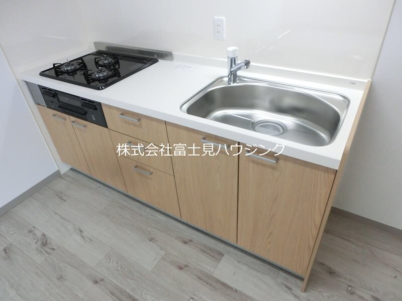 物件内観写真19　(３口ガスシステムキッチン（2）)