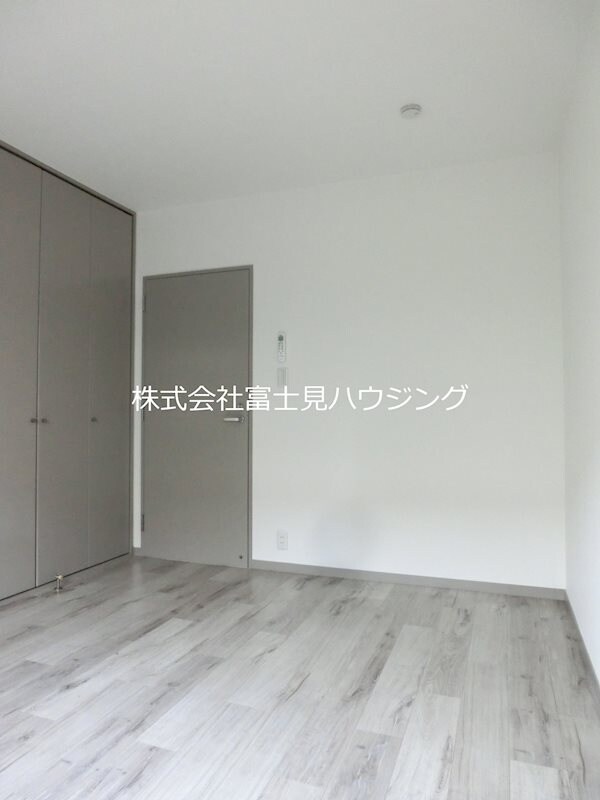 物件内観写真23　(洋室（1）ー（2）)