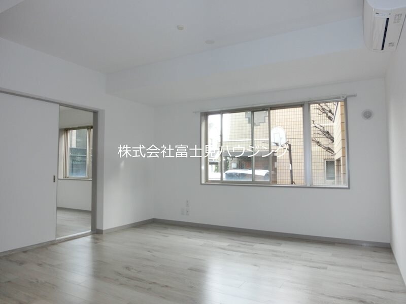 物件内観写真27　(リビング（2）)