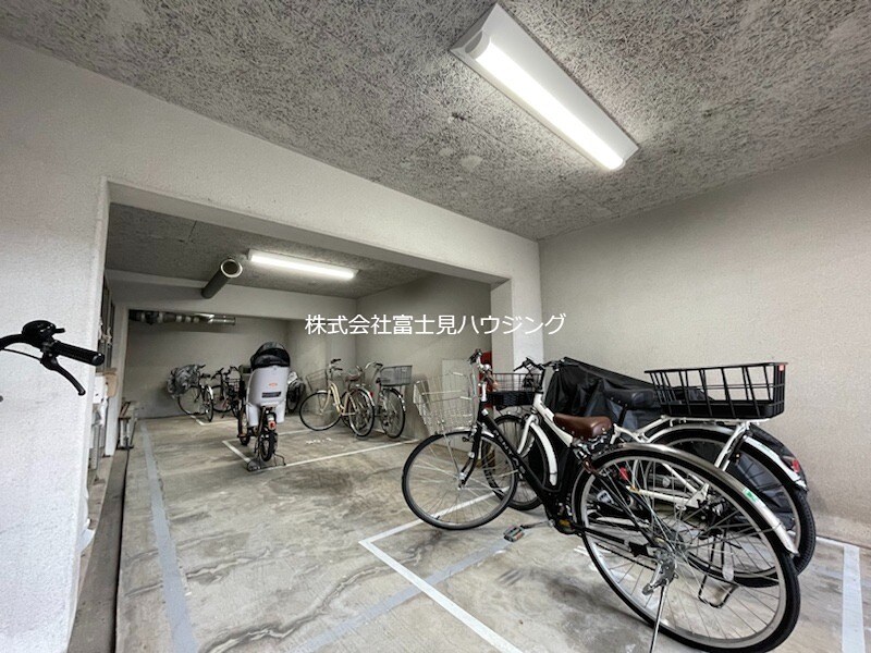 物件内観写真28　(屋根付き駐輪場)