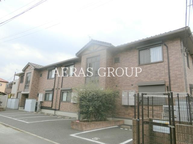 charmant court M′s