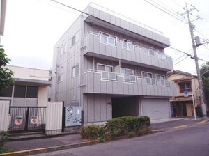 ストレージ付き賃貸マンション外観写真