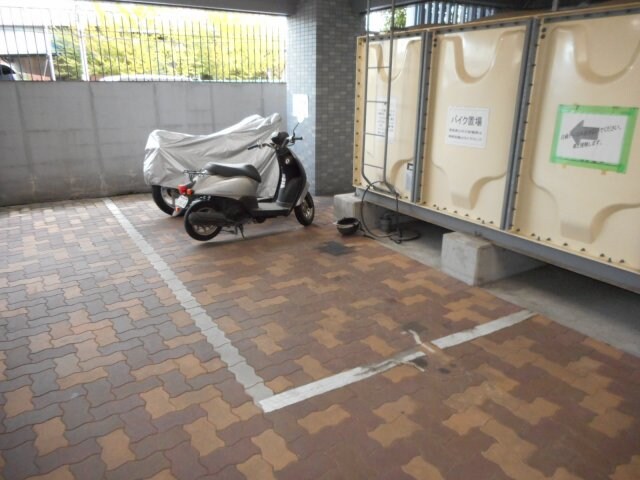 物件内観写真17　(バイク置き場)