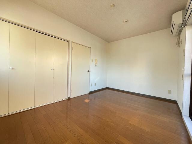 物件内観写真7　(別室の写真です)