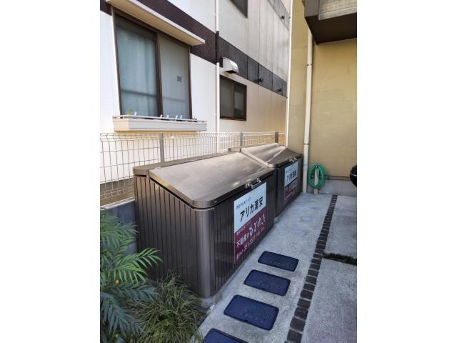 物件外観写真3　(ゴミ捨てケース)