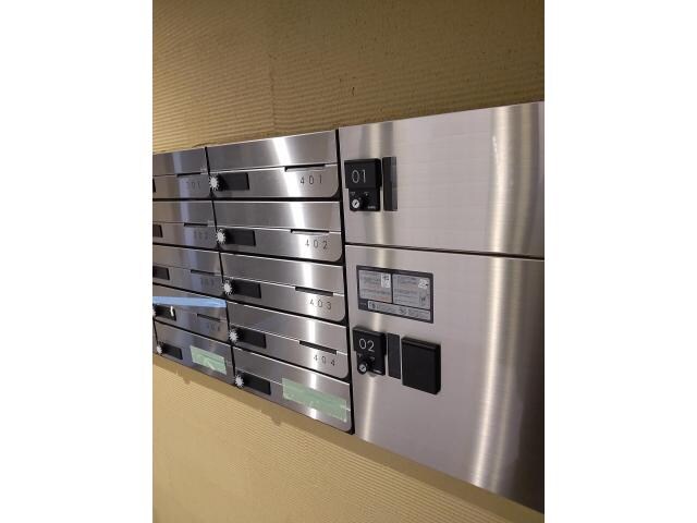 物件外観写真7　(集合ポスト　宅配ボックス付き)