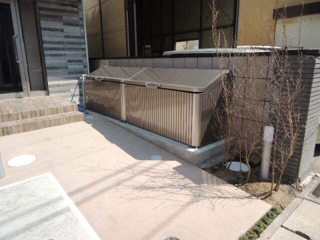 物件外観写真2　(ゴミ置き場)