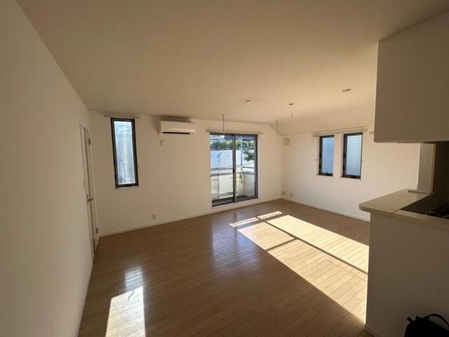 物件内観写真7　(隣の部屋の参考写真です)